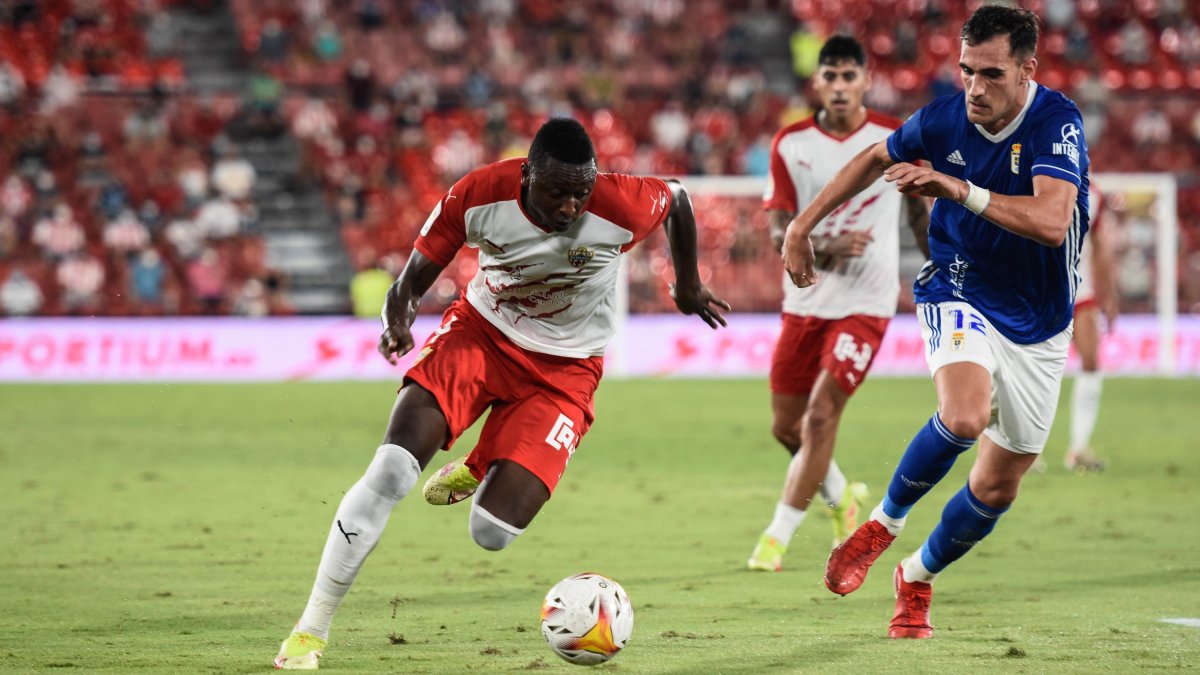 A un delantero top para un Almería aspirante hay que exigirle el máximo.