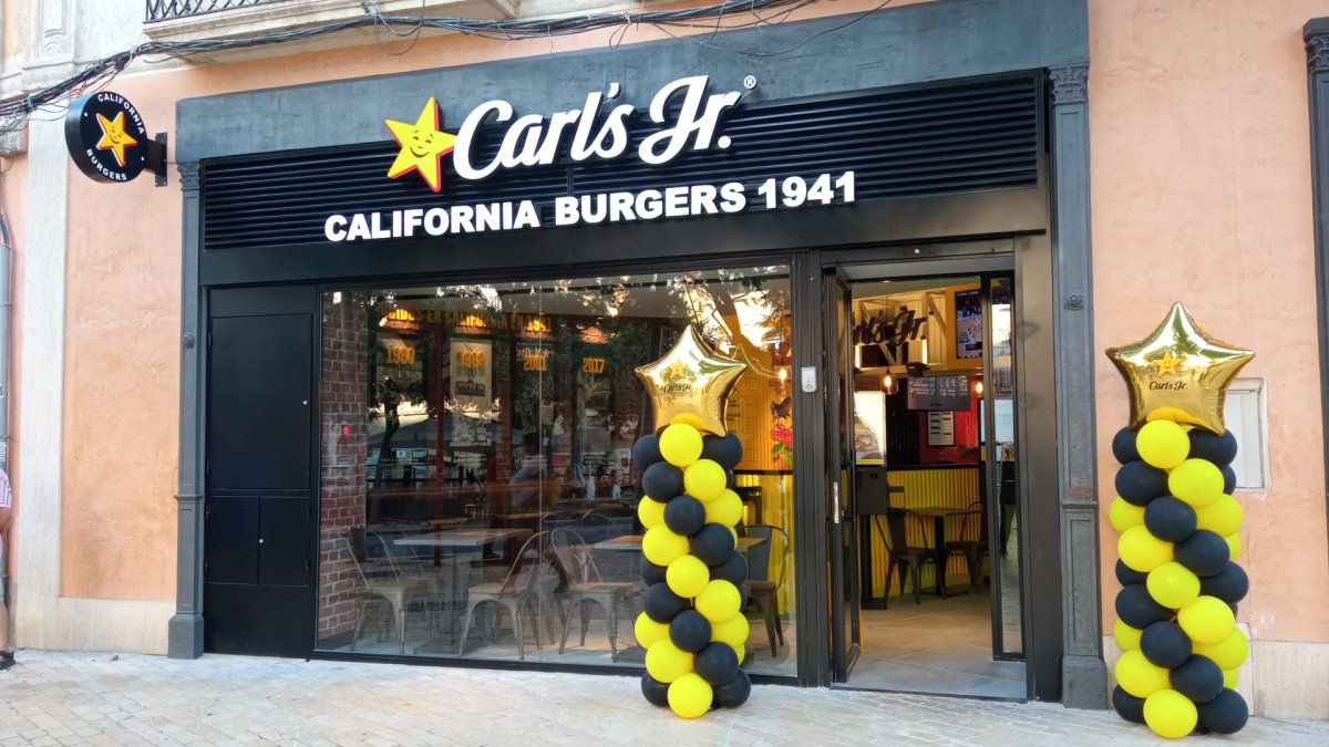 Inauguración de la cadena de hamburgueserías californiana Carl’s Jr.