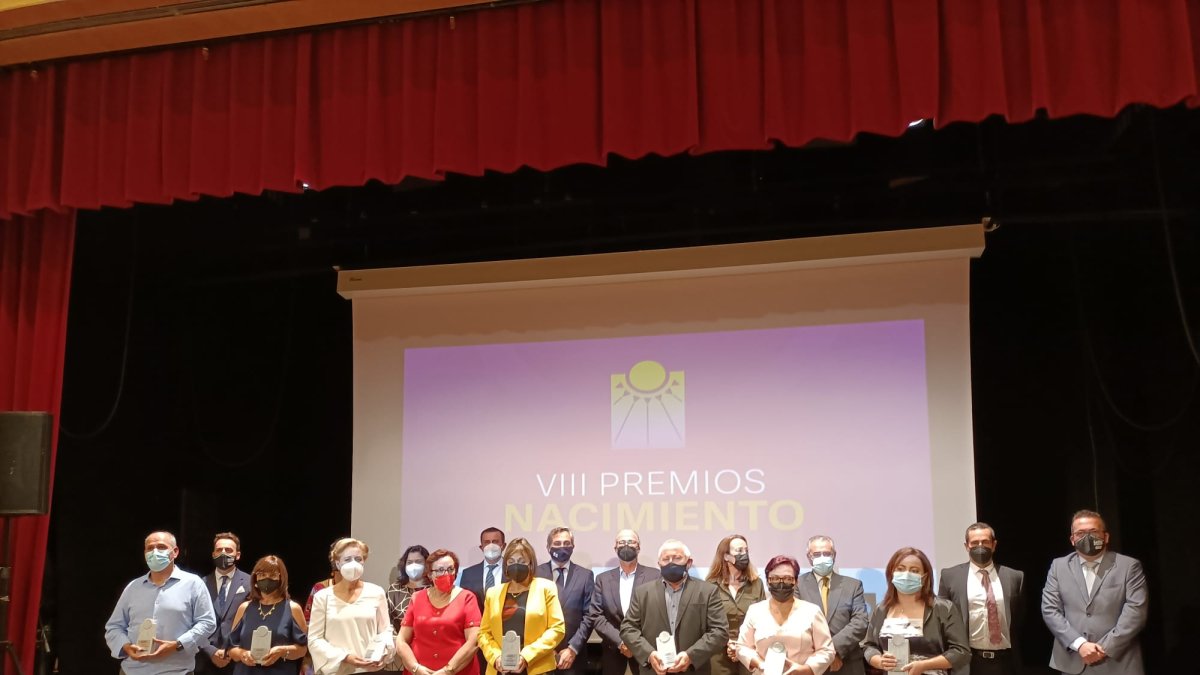 Foto de familia de ganadores y organizadores de los VIII Premios Nacimiento, entregados en una gala celebrada en Gérgal.