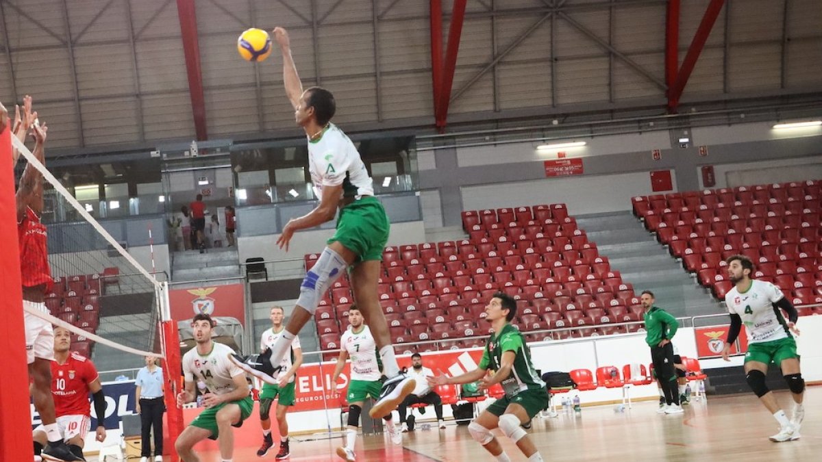 Los ahorradores lo intentaron ante un gran equipo.