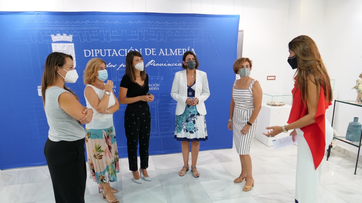 Presentación de la Micropasarela Solidaria esta mañana.