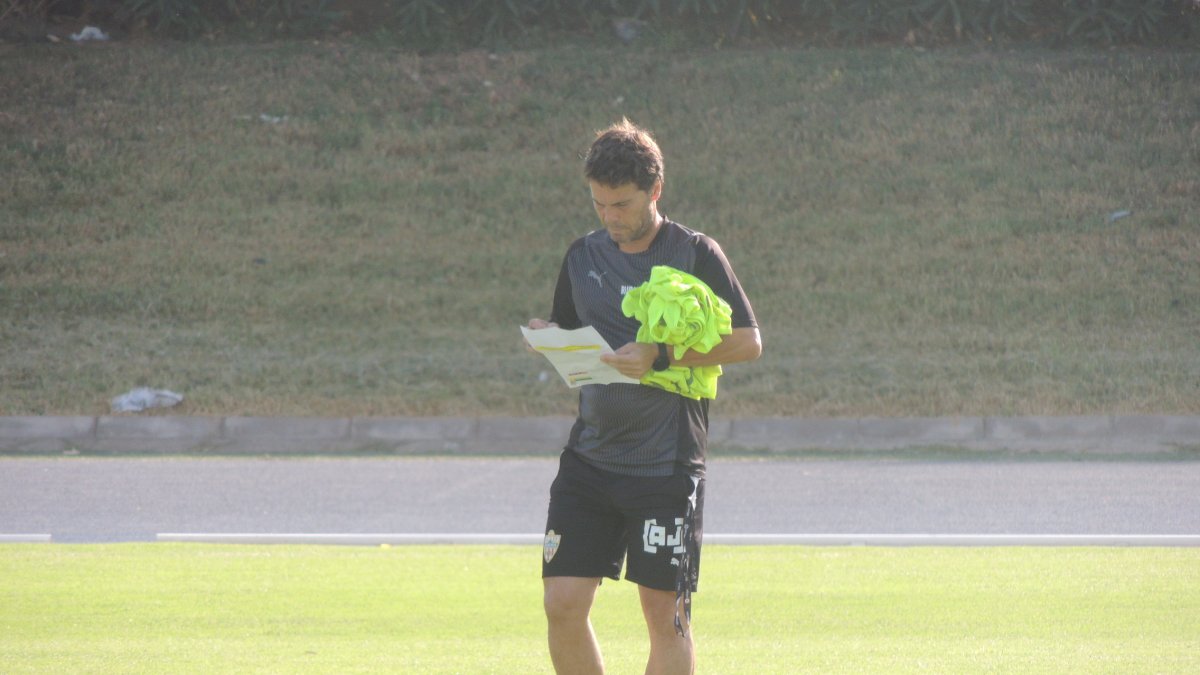 Rubi tiene las ideas claras para enfrentarse al CD Tenerife.