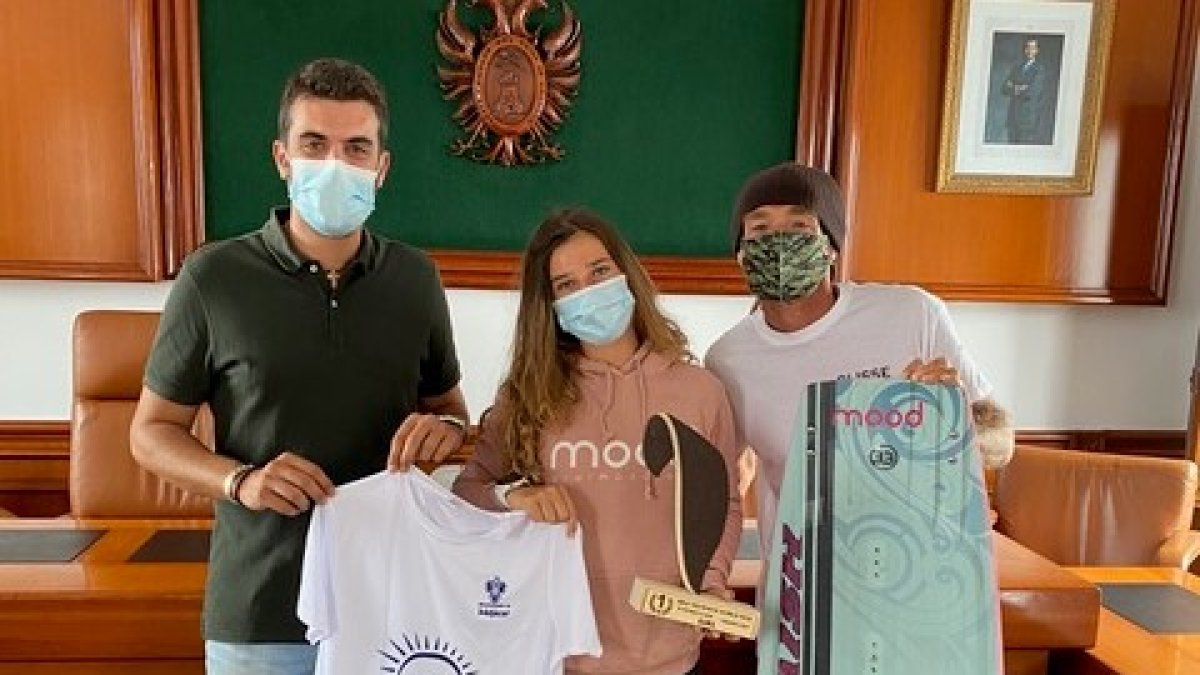 Osaïa Reding junto al concejal de Deportes Francisco Cerdá.