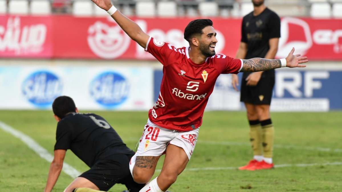 Dani García celebrando el primer gol con el Real Murcia.