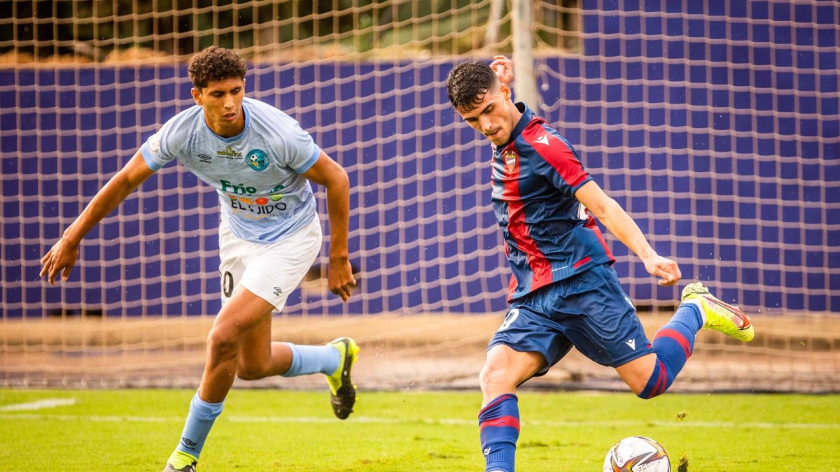 Otro canterano que debuta con el equipo celeste.