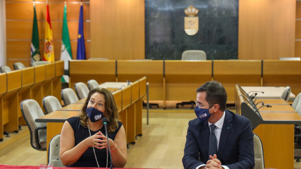 Carmen Crespo y Francisco Góngora en la presentación del proyecto.
