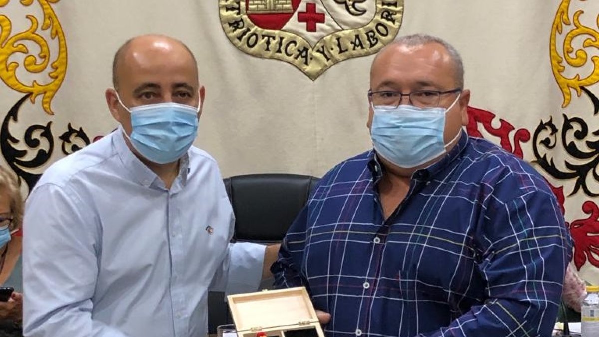 En la sesión plenaria de hoy se ha incorporado un nuevo concejal.