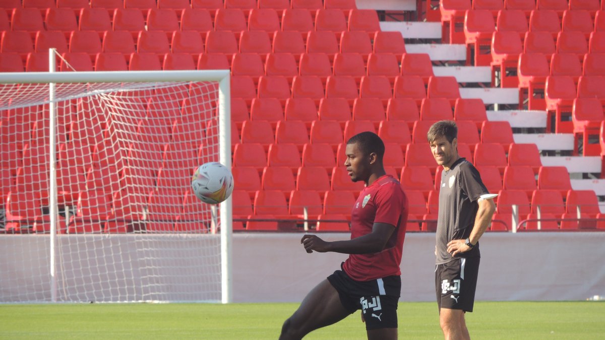 El lateral Akieme ya está OK.