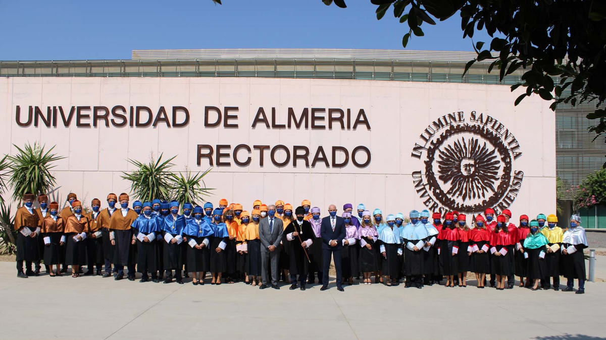 Académicos en el Rectorado de la UAL, antes de la apertura del curso 2021-2022.