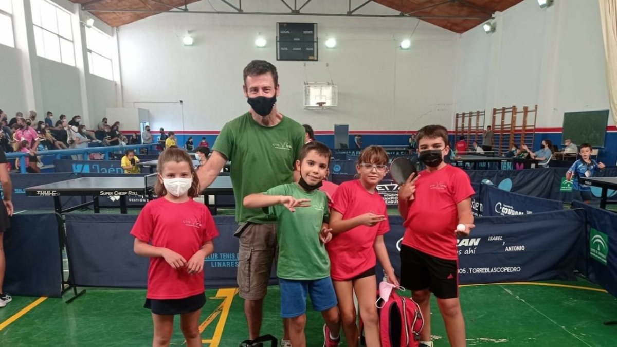 La representación almeriense en Linares.