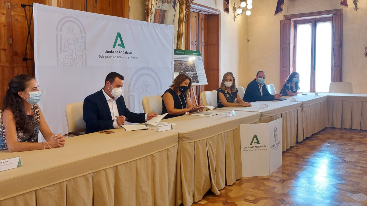 Firma del convenio entre la Junta y el Ayuntamiento de Abla.
