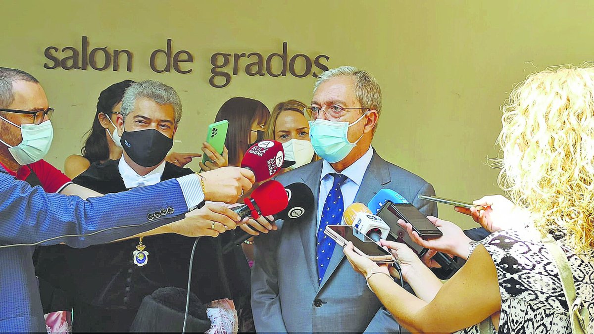 El consejero Rogelio Velasco, de Ciudadanos, en su última visita a la UAL.