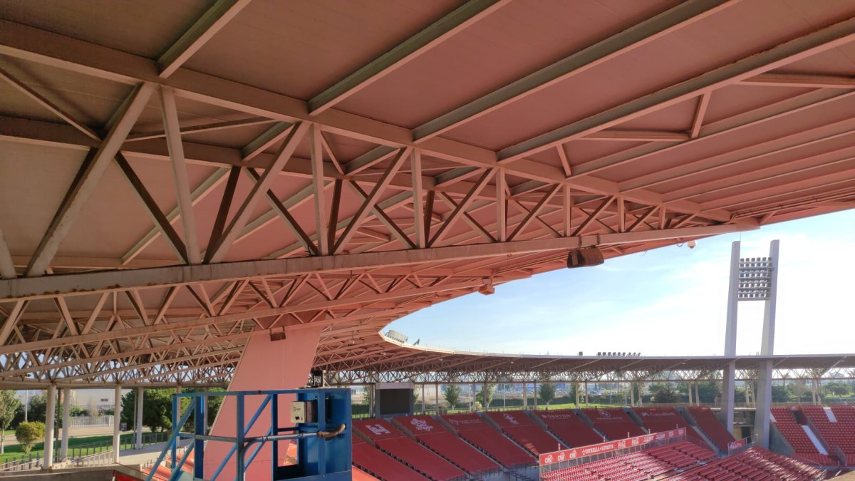 El Estadio de los Juegos Mediterráneos va pareciendo otro.
