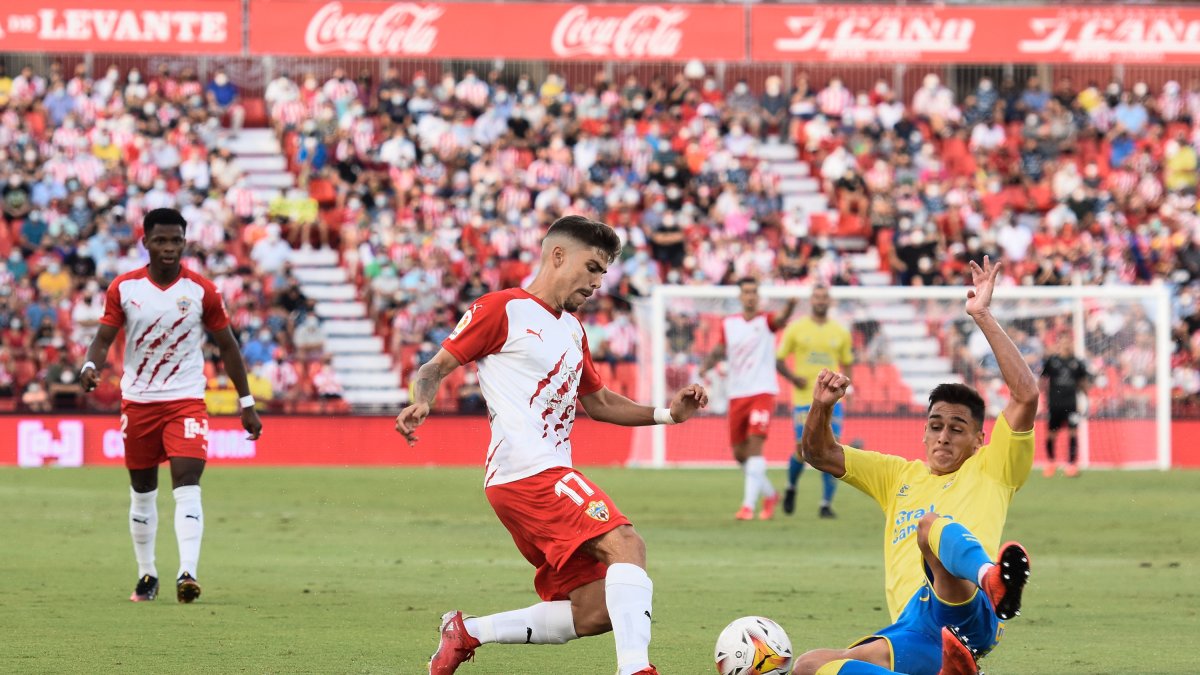 Pozo en el Almería-Las Palmas.