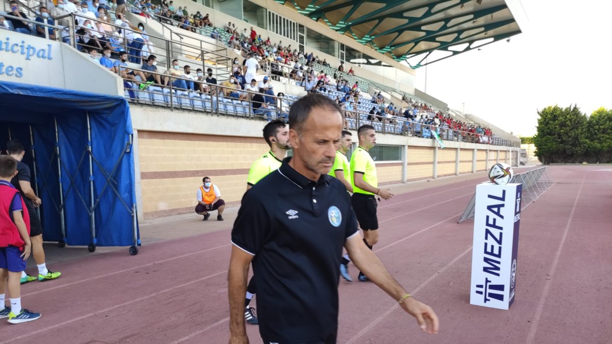 Fran Alcoy en el derbi ante el Pulpileño.