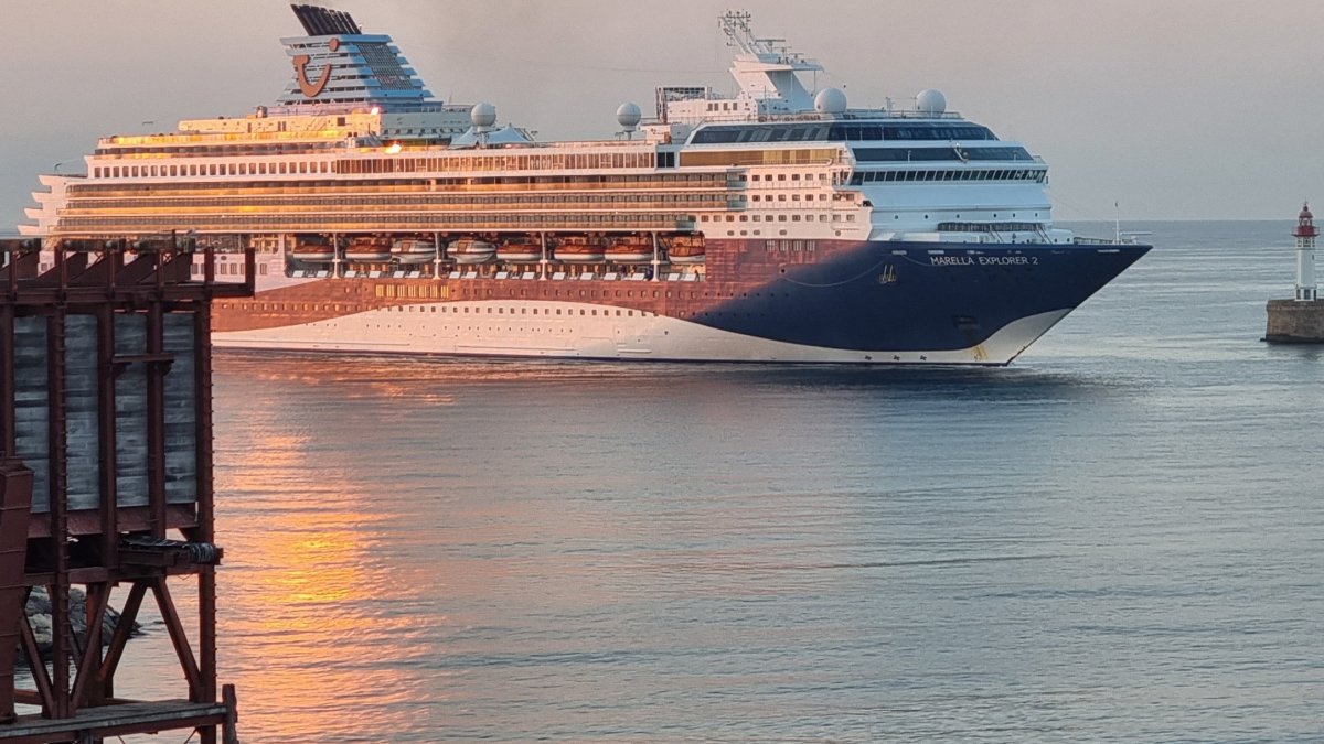 Crucero Marella Explorer 2 en su llegada al Puerto de Almería.