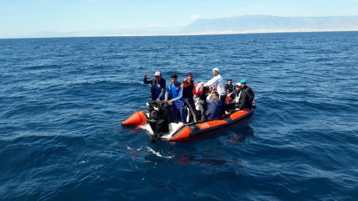 Imagen de archivo del rescate de una patera en alta mar.