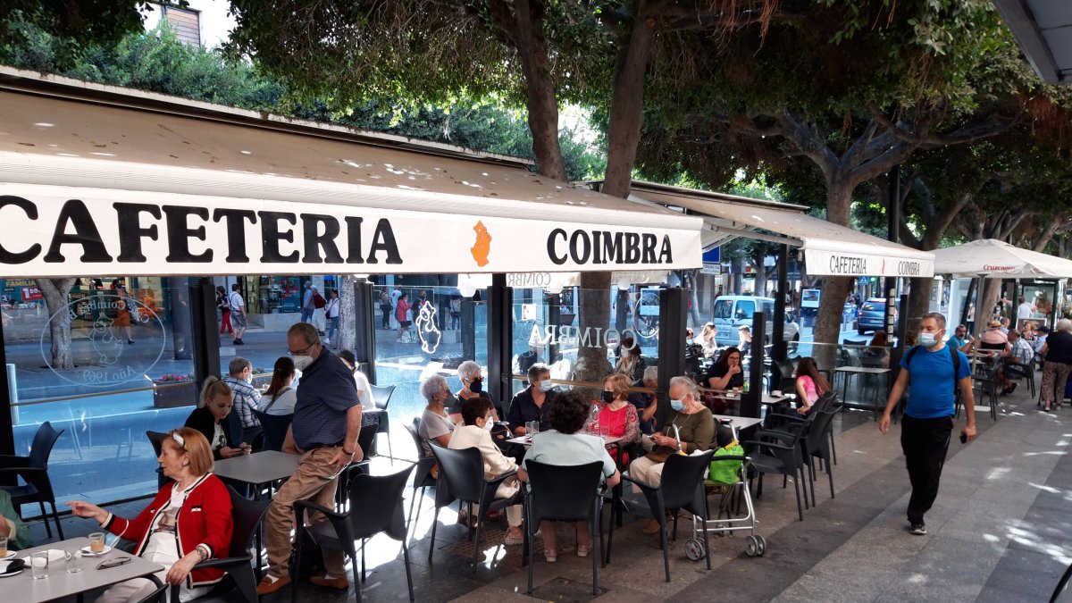 Terraza Cafetería Coímbra, en el Paseo