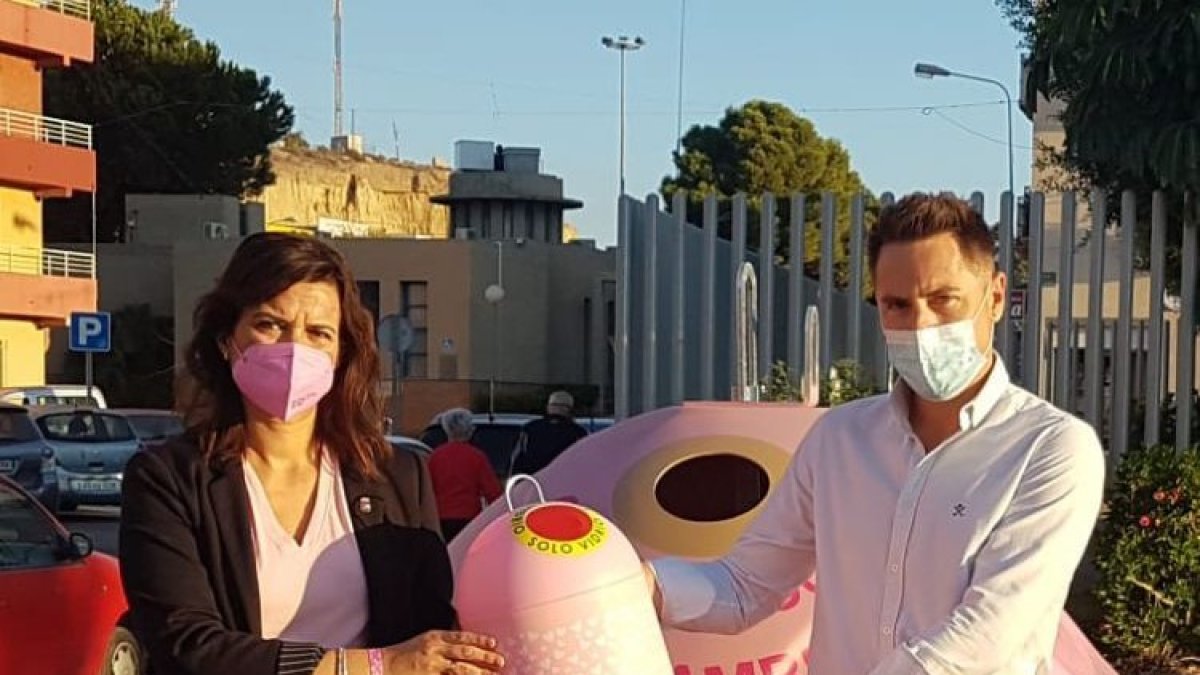 La Alcaldesa de Benahadux, Noelia Damián y Jorge Velázquez, Gerente del CRSII.