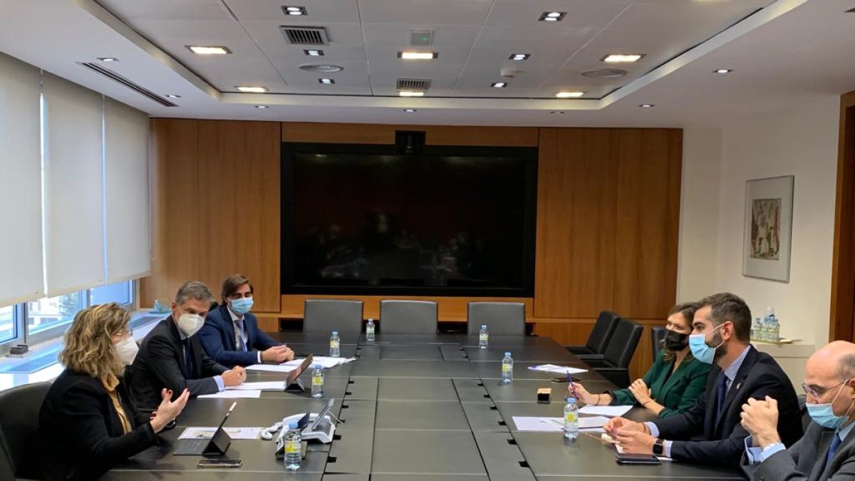 Reunión entre la presidenta de Adif y el alcalde de la capital