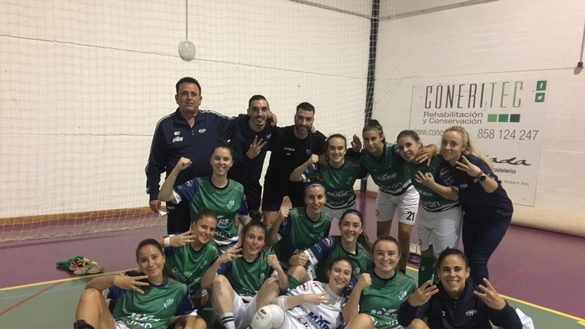 Las jugadoras celebrando la victoria.