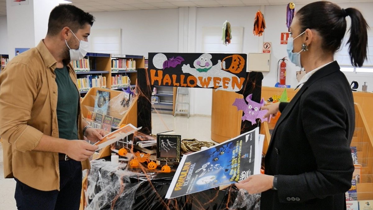 Adra se prepara para celebrar Halloween.
