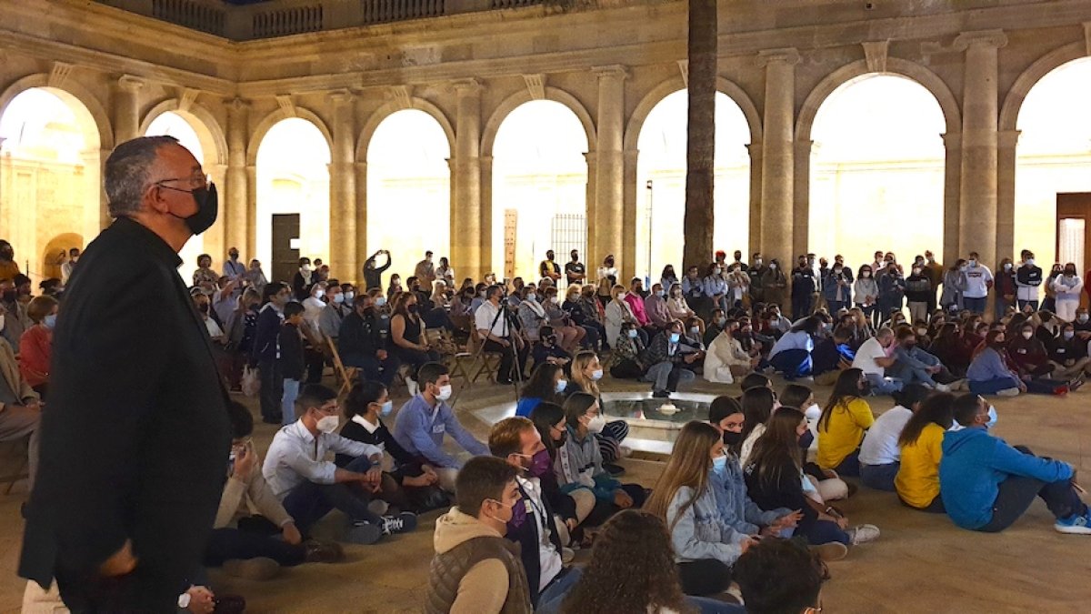 Gómez Cantero, en la recepción de la Cruz de la JMJ en el Claustro de la Catedral.