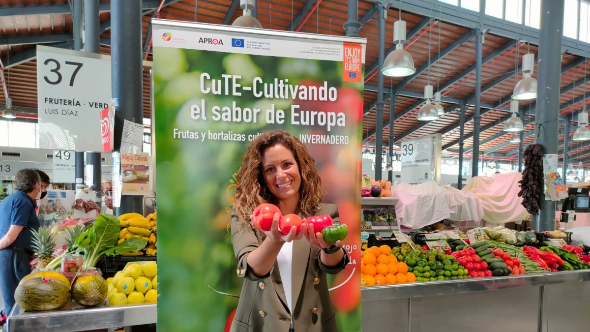 Laura Madrueño en el Mercado de Abastos.