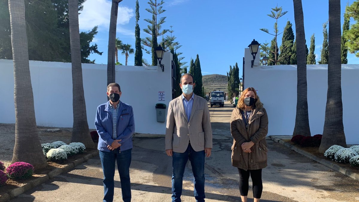 Alcalde, concejala Salud y concejal Servicios Urbanos.