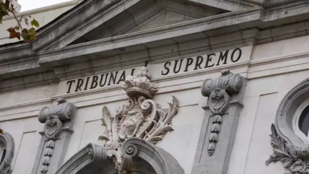 Detalle de la fachada del Tribunal Supremo.