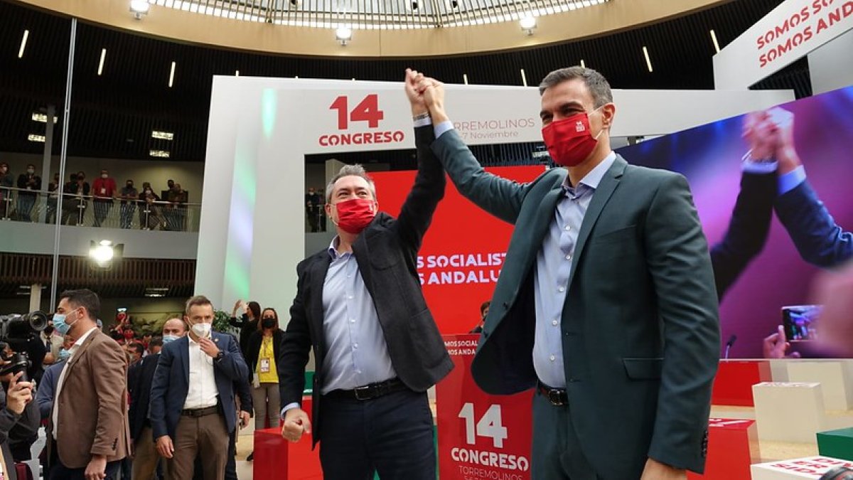 Pedro Sánchez y Juan Espadas en el Congreso del PSOE.