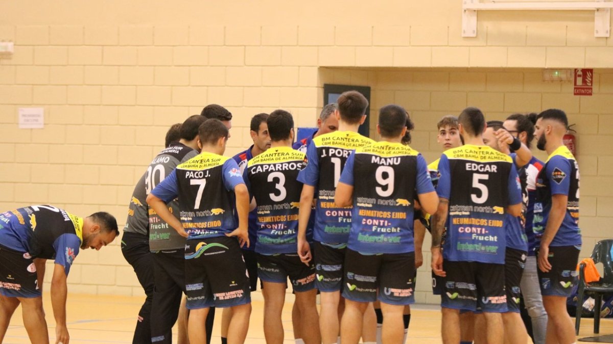 Los jugadores durante un tiempo muerto.
