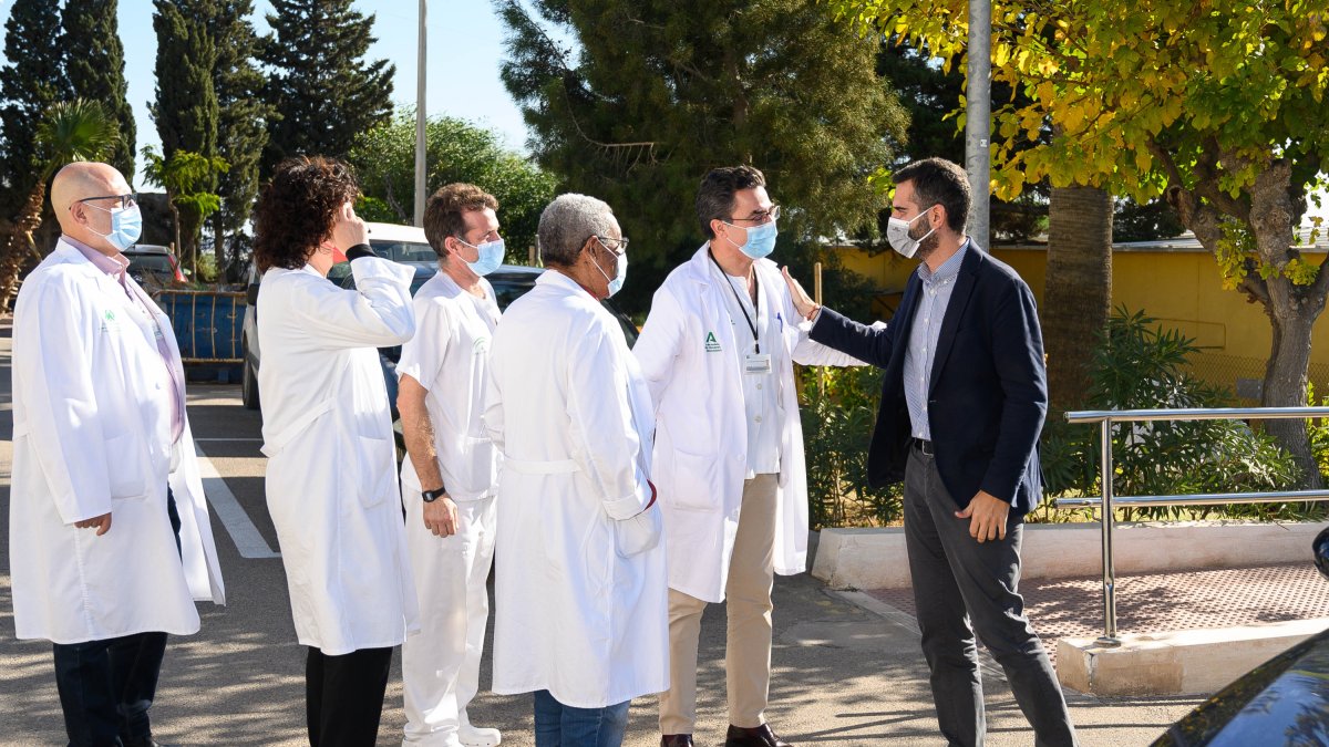El alcalde ha visitado este martes la Unidad de Salud Mental de Torrecárdenas.