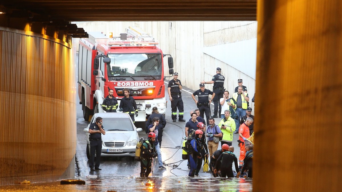 Rescate del cuerpo en el túnel