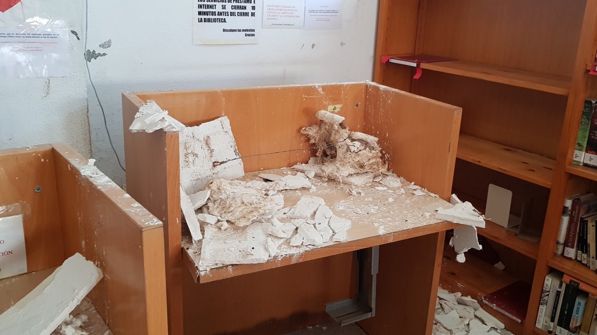 Parte de los daños del centro municipal de La Chanca.