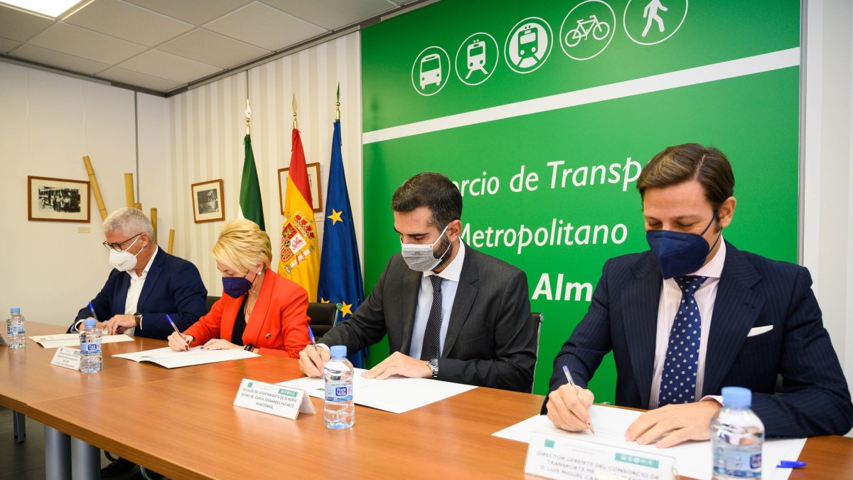 Firma del protocolo entre Huércal de Almería, Junta de Andalucía y Ayuntamiento de Almería