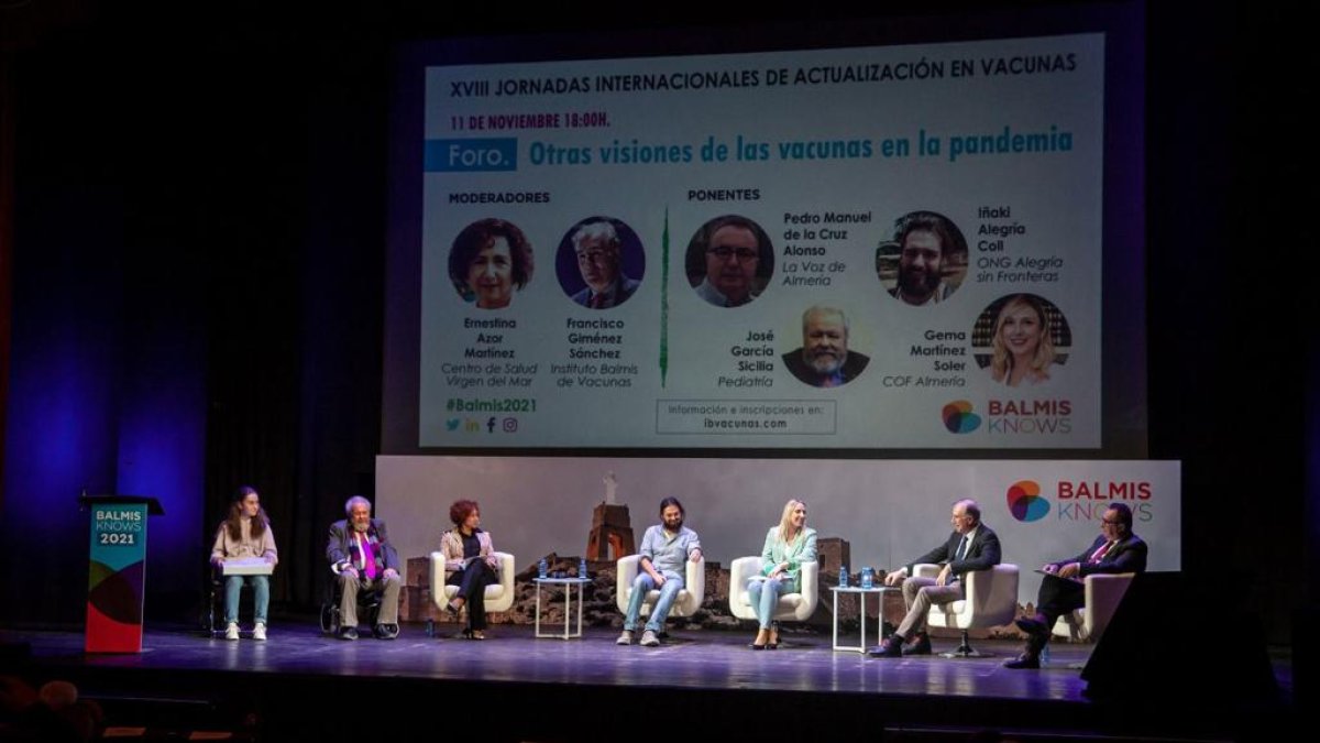 Participantes en el foro sobre otras visiones de la pandemia.