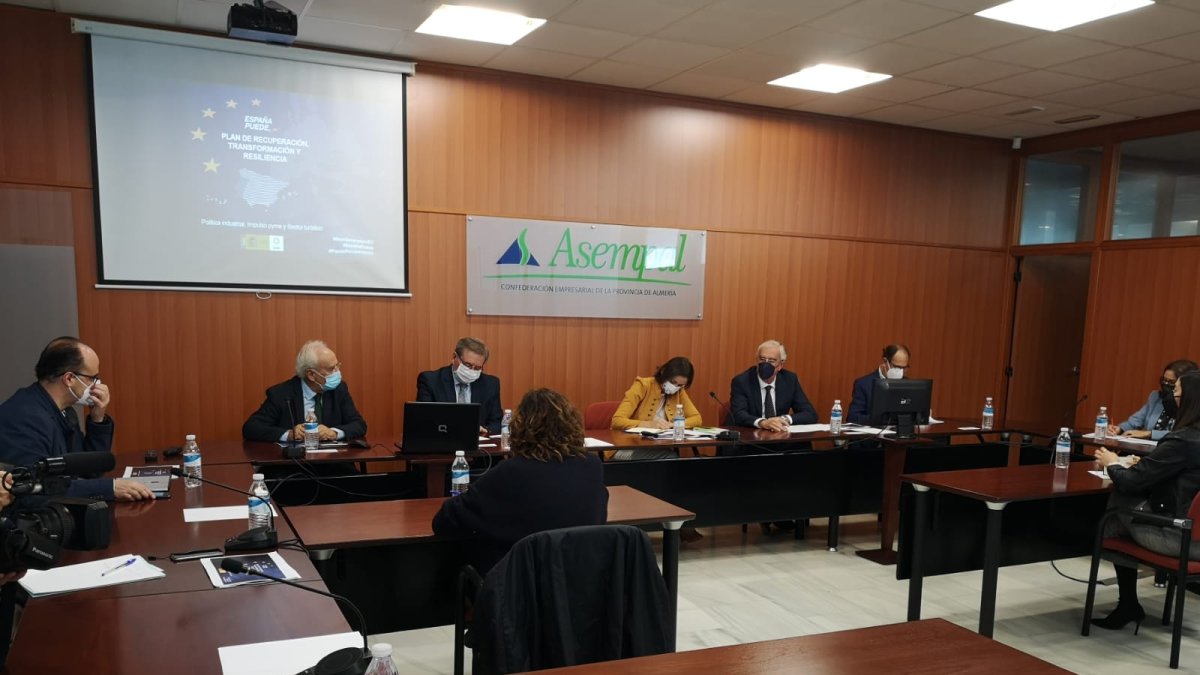 Imagen de la reunión en la sede de Asempal.