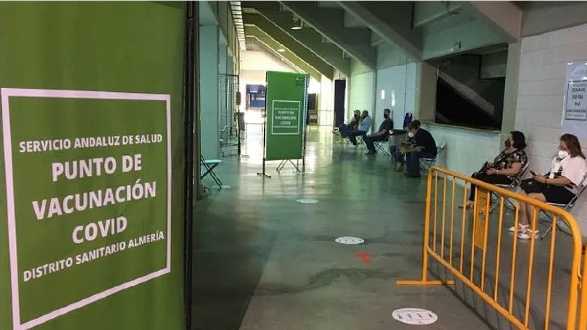 Punto de vacunación del Palacio de los Juegos Mediterráneos.