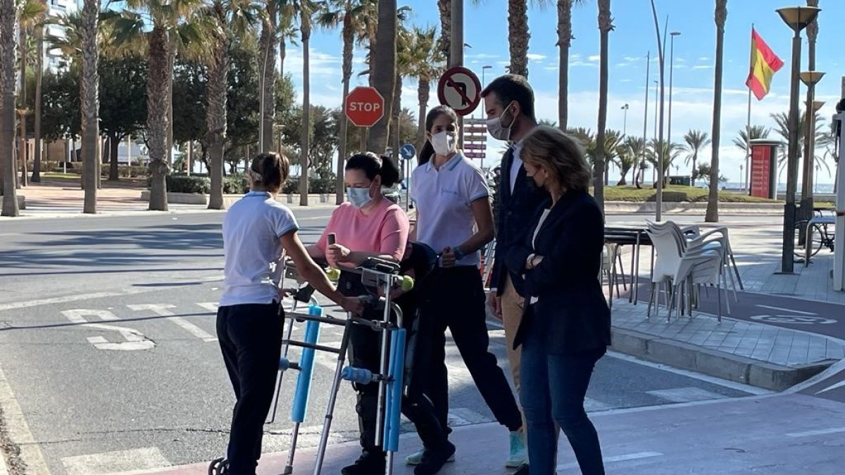 El alcalde de Almería en la visita a Neuroal.