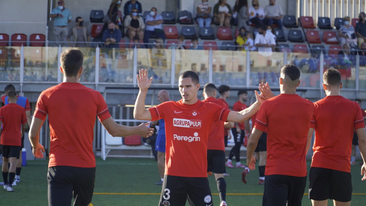 Nacho Ruiz, con los brazos levantados.