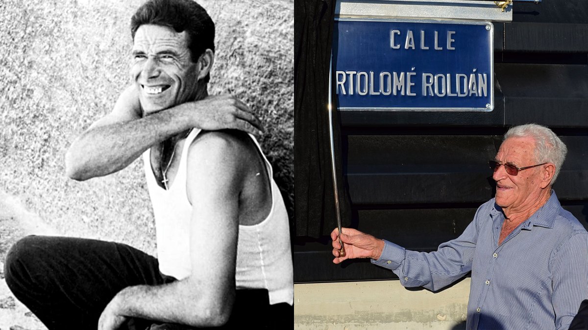 Bartolomé Roldán poco antes del accidente y descubriendo la placa de la calle que lleva su nombre en Águilas.