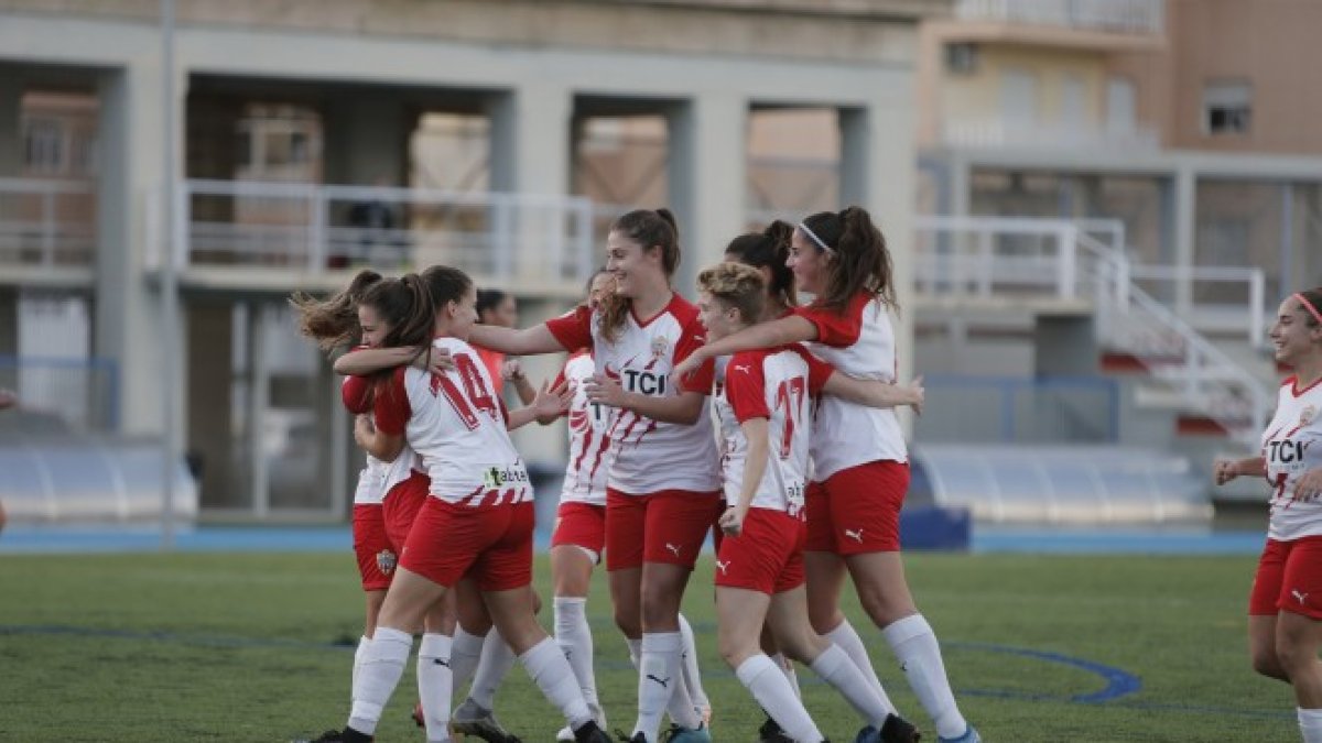 Las jugadoras rojiblancas celebrando un gol.