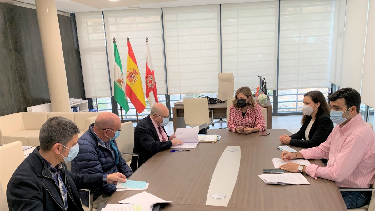 Firma venta parcelas en El Toyo.
