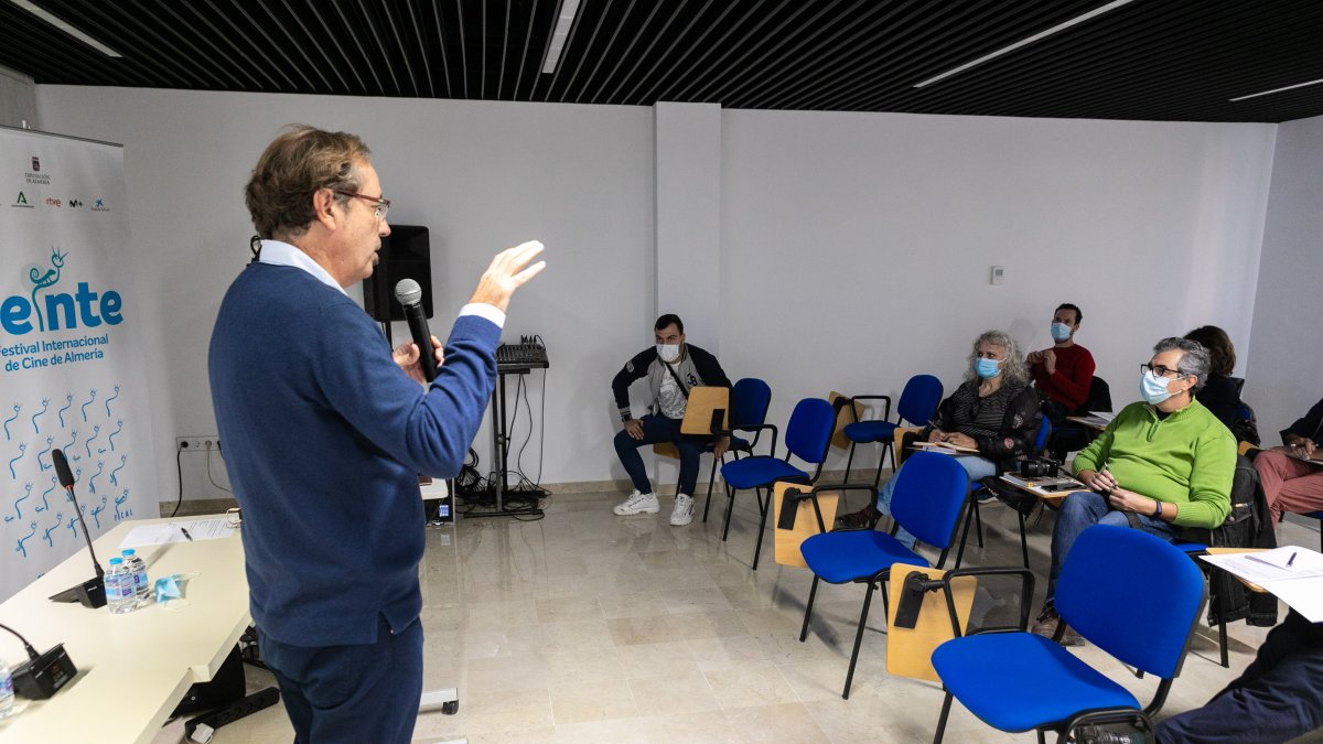 Federico Utrera, durante el taller de videoarte que se celebra en Fical.
