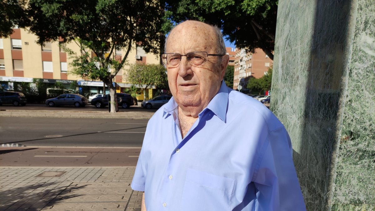 Bernabé Navarro, leyenda del fútbol almeriense.