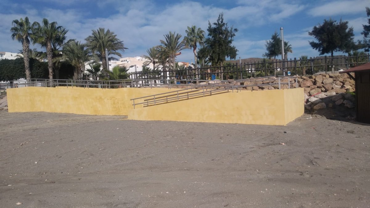 Nuevo acceso a playa Las Marinicas.