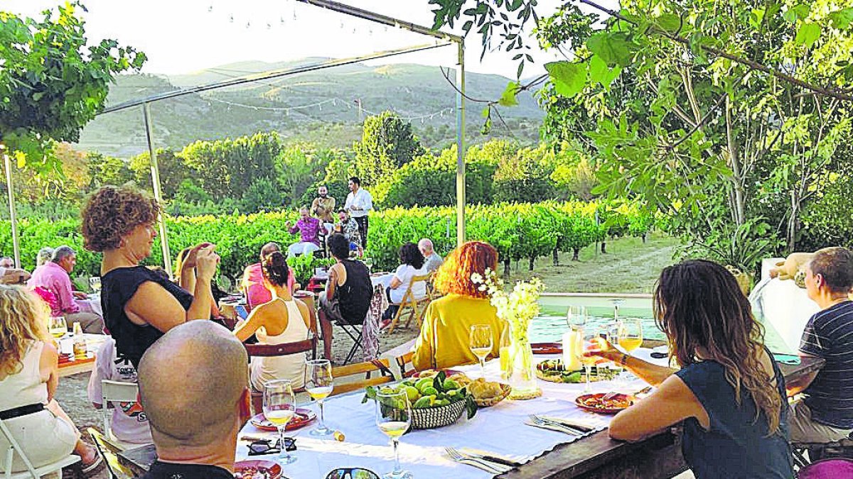 Fondón aprovecha sus rutas como puente para el futuro.