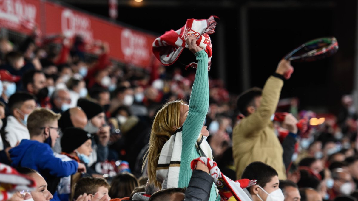 Los seguidores de Almería y Cartagena explotan por el cambio de horario.