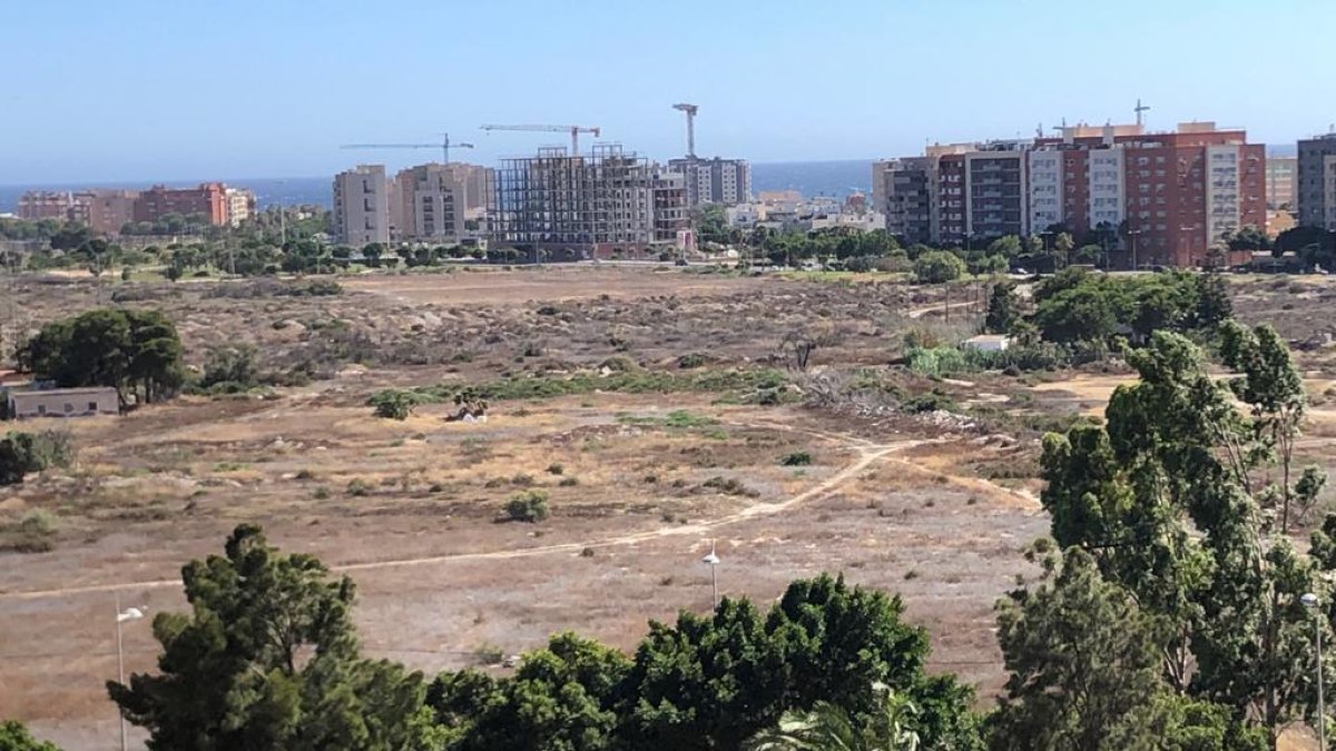 Sector que se va a urbanizar entre el Club de Natación y la Avenida Vega de Acá